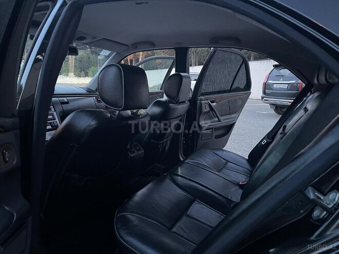 Mercedes E 240-16