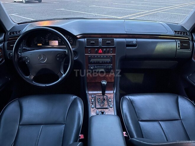 Mercedes E 240-21