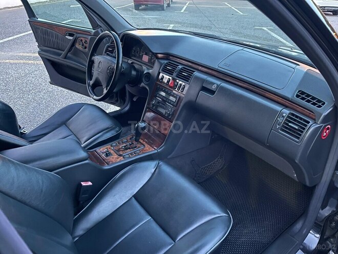 Mercedes E 240-18