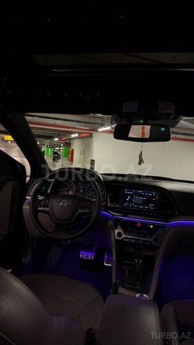 Hyundai Elantra-14