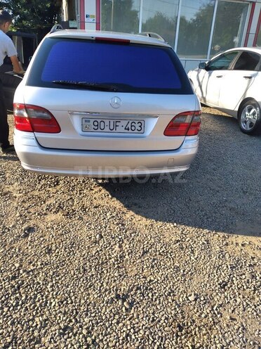 Mercedes E 270-3