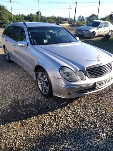 Mercedes E 270-6