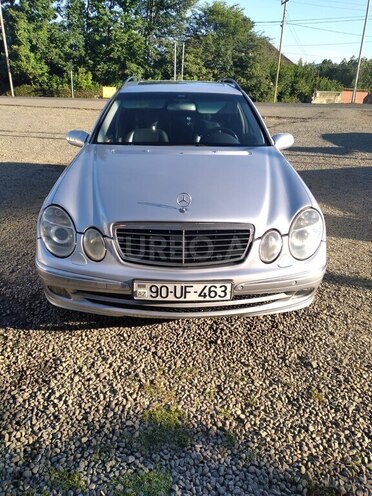 Mercedes E 270-1