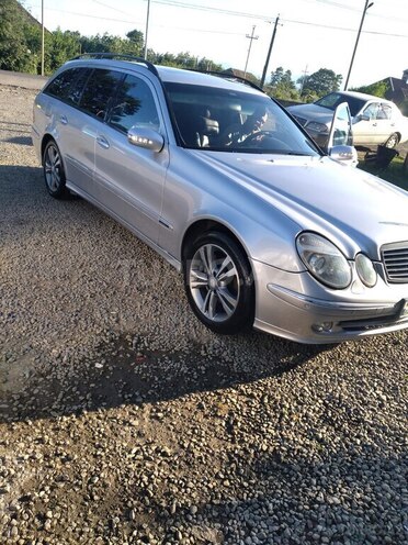 Mercedes E 270-4