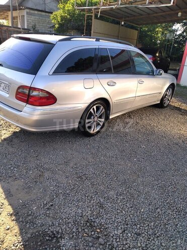 Mercedes E 270-2
