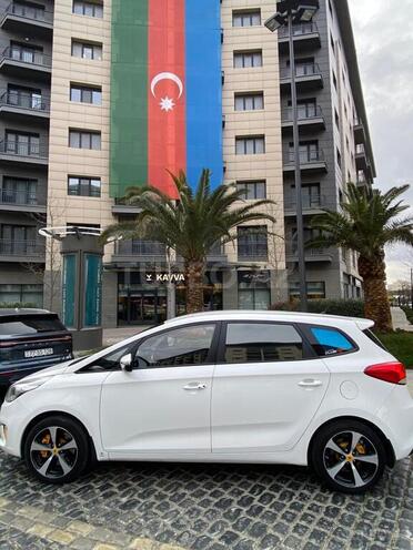 Kia Carens-3