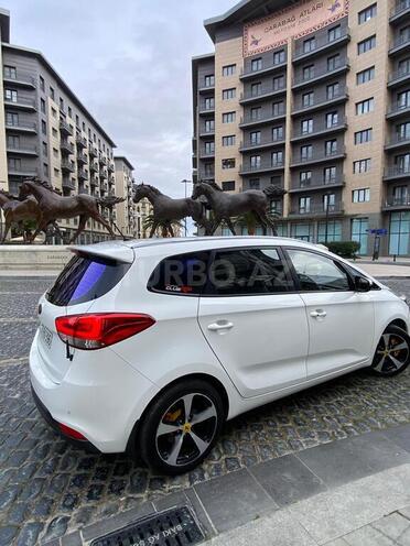 Kia Carens-4
