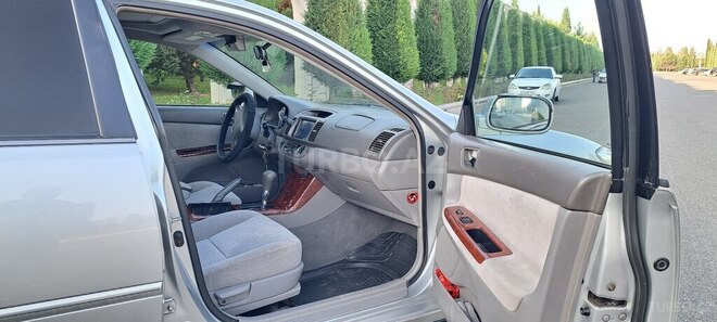 Toyota Camry-15