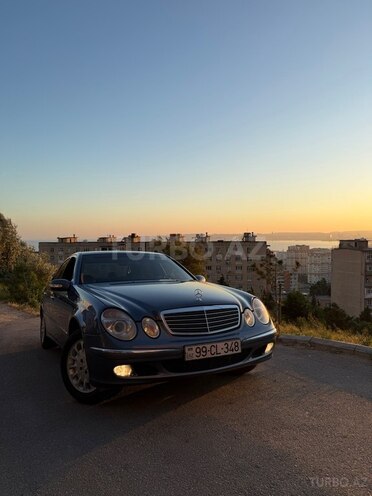 Mercedes E 220-1