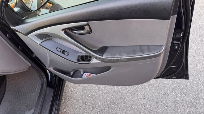 Hyundai Elantra-8
