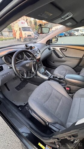 Hyundai Elantra-6