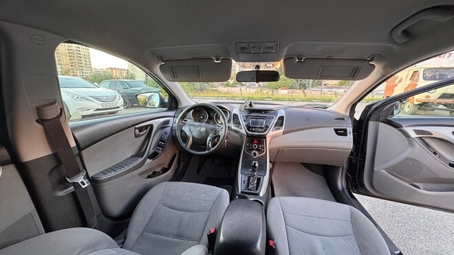 Hyundai Elantra-10