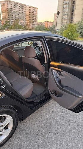 Hyundai Elantra-12