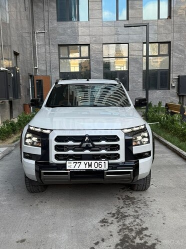 Mitsubishi L200-1