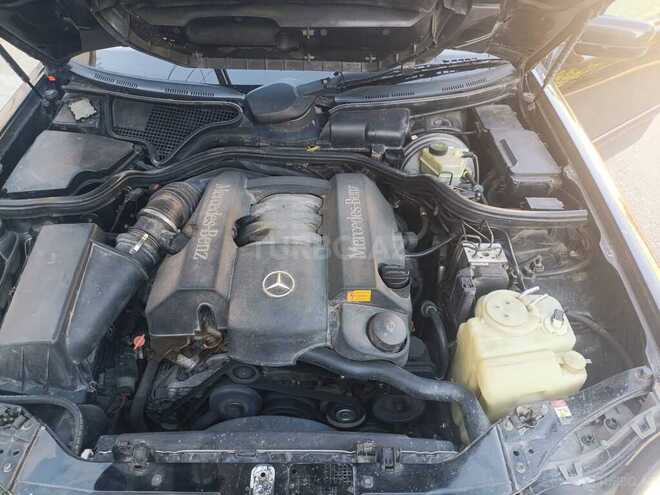 Mercedes E 280-9