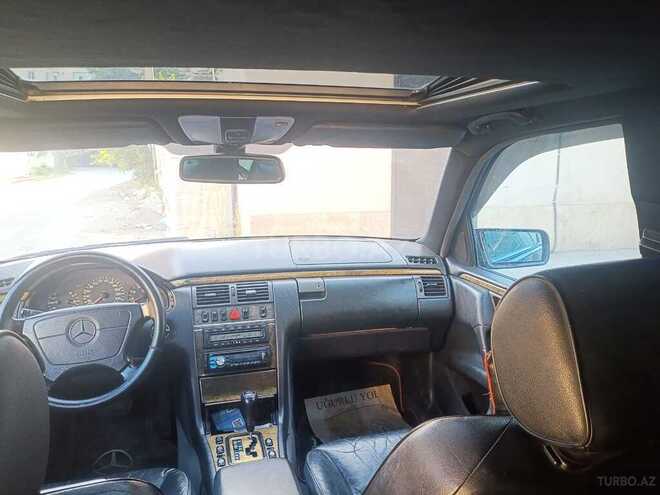 Mercedes E 280-8