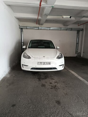 Tesla Model Y-1