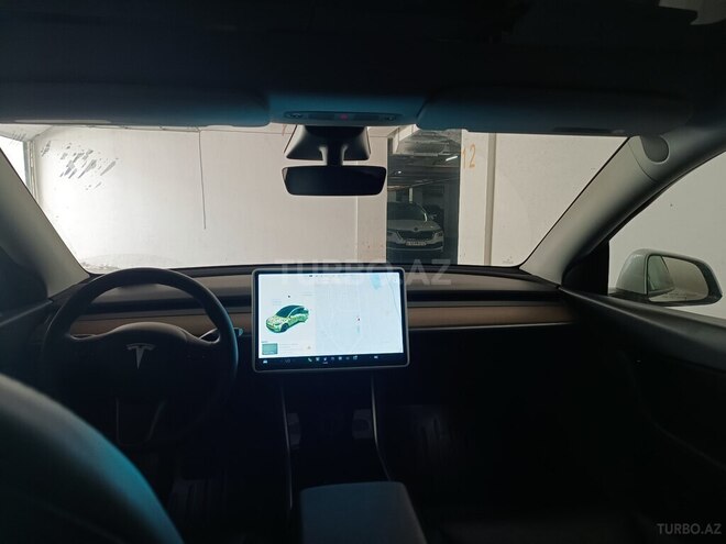 Tesla Model Y-3