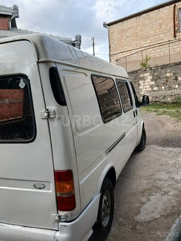 Ford Transit-9