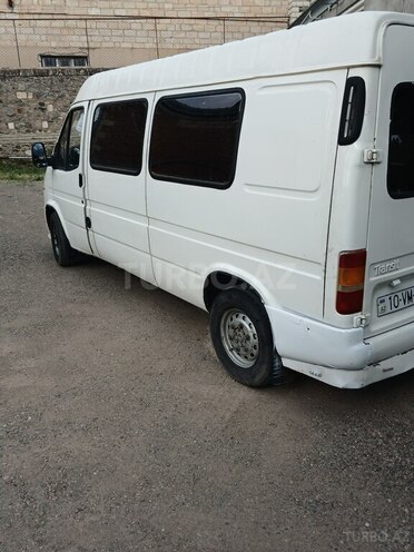 Ford Transit-10