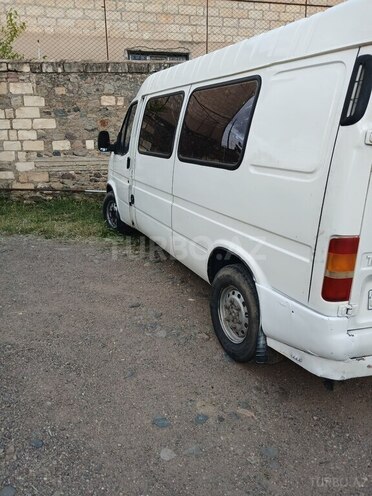 Ford Transit-12