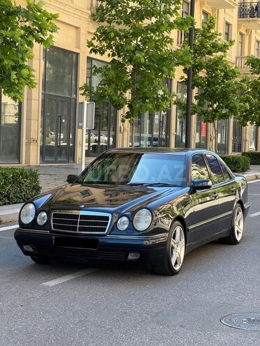 Mercedes E 220-1