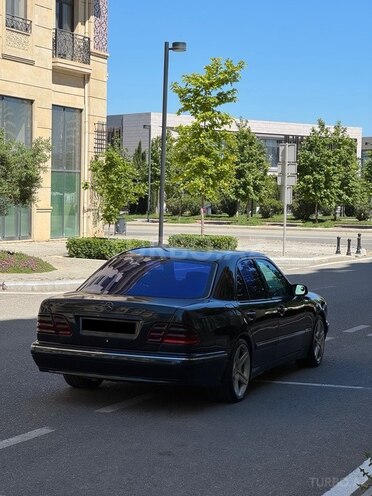 Mercedes E 220-6