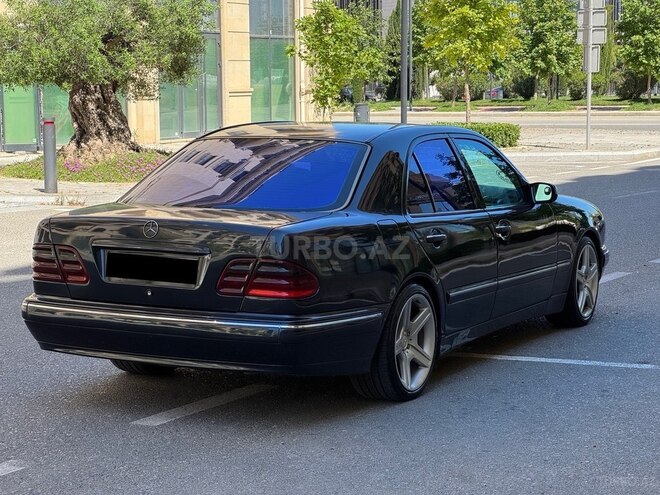Mercedes E 220-2
