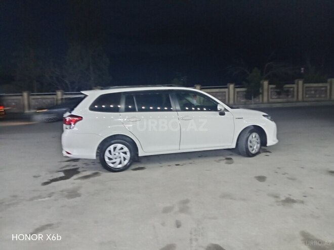 Toyota Corolla Fielder-11