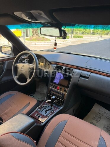 Mercedes E 220-9