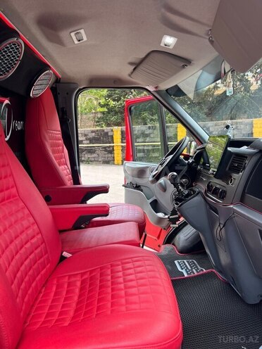 Ford Transit-15