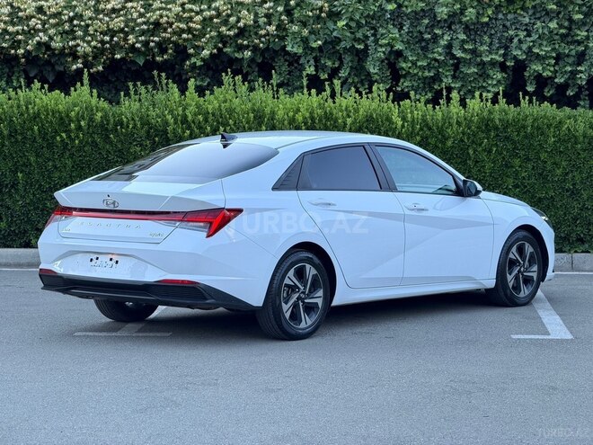 Hyundai Elantra-10