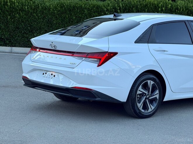 Hyundai Elantra-11