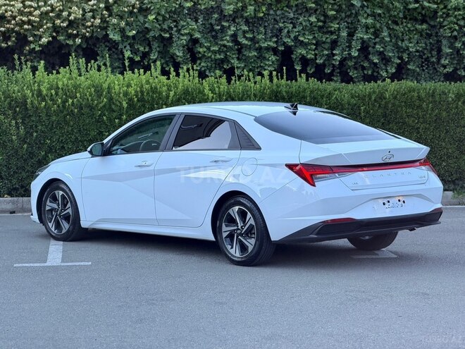 Hyundai Elantra-9