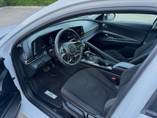 Hyundai Elantra-12