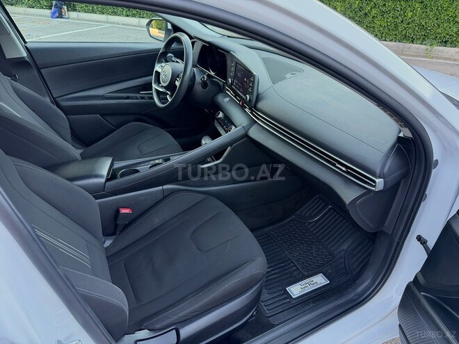 Hyundai Elantra-15