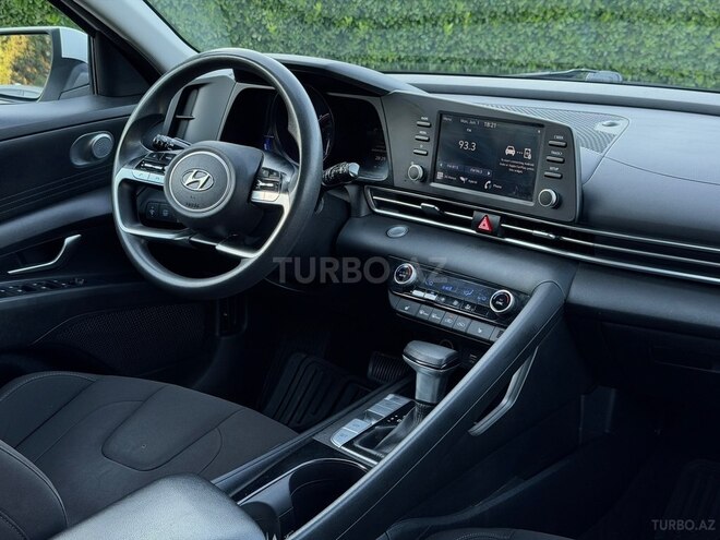 Hyundai Elantra-16