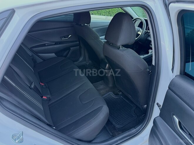 Hyundai Elantra-14