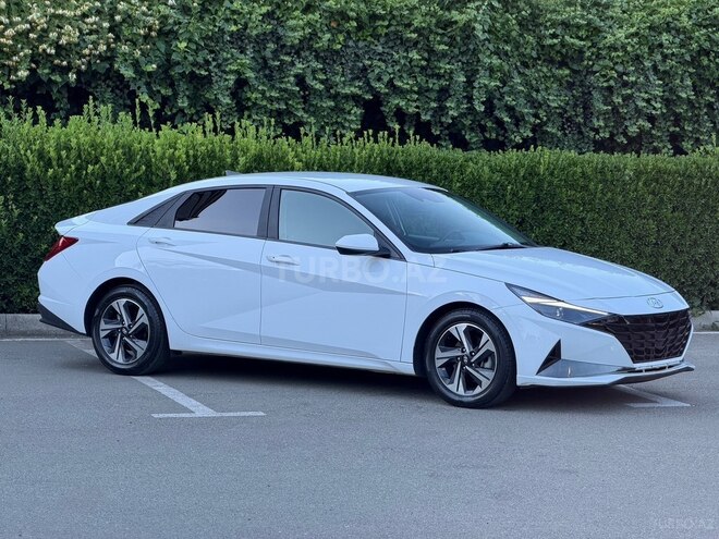 Hyundai Elantra-2