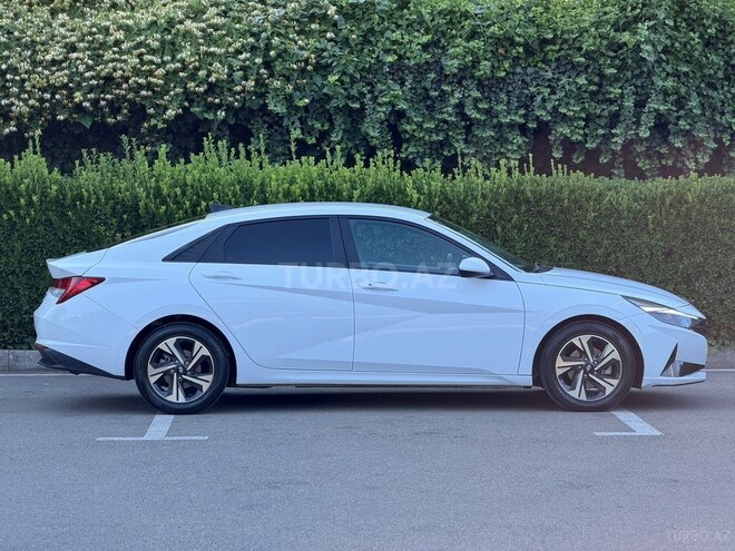 Hyundai Elantra-7
