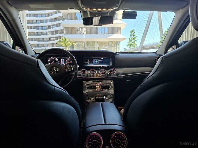 Mercedes E 220 d-4