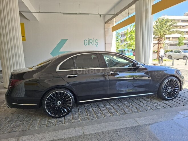 Mercedes E 220 d-3