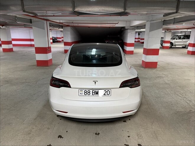 Tesla Model 3-6