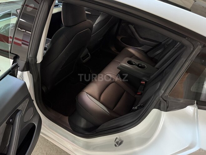 Tesla Model 3-12