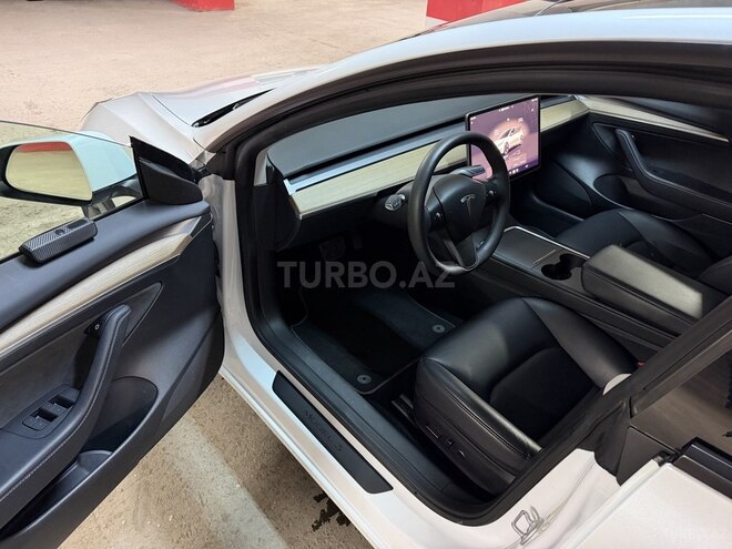 Tesla Model 3-9
