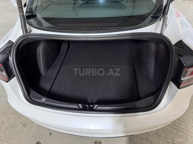 Tesla Model 3-13