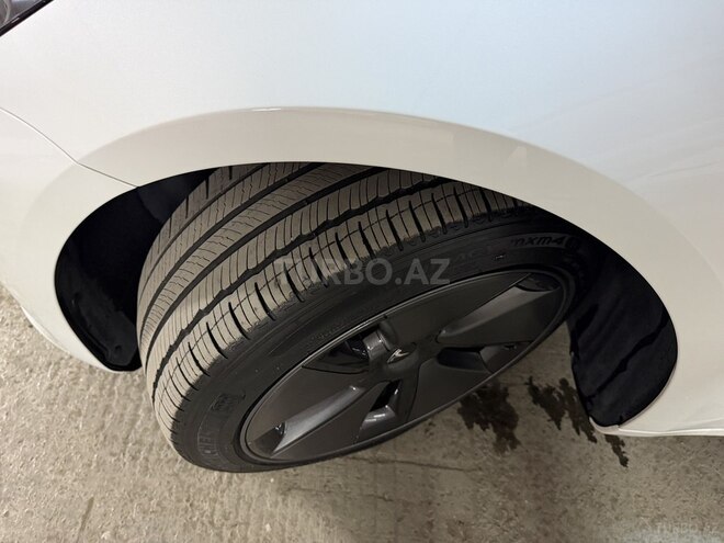Tesla Model 3-14
