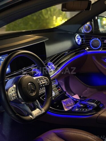 Mercedes E 300-7