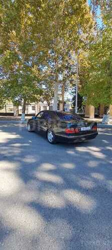 Mercedes E 280-5
