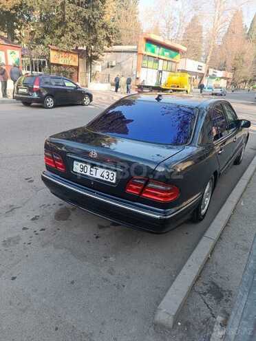 Mercedes E 280-10